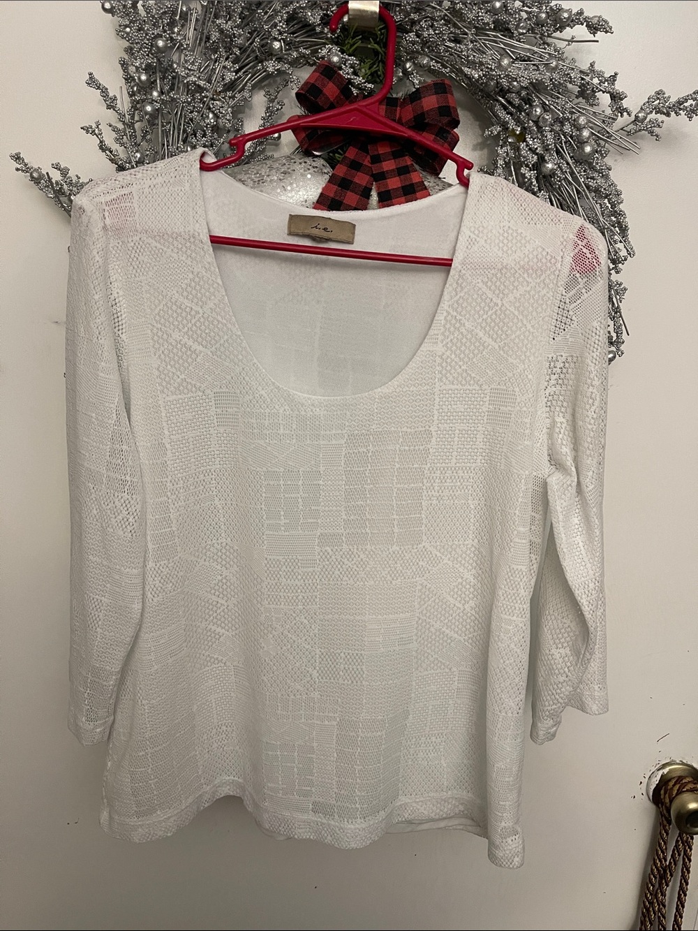 Liz Claiborne White Scoop Neck Long Sleeve Knit Top